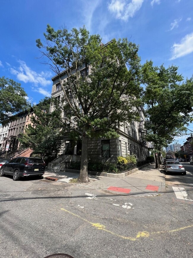 Building Photo - 258 Barrow St