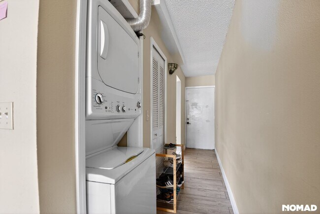 Building Photo - Charming 2BR Condo in Daytona Beach
