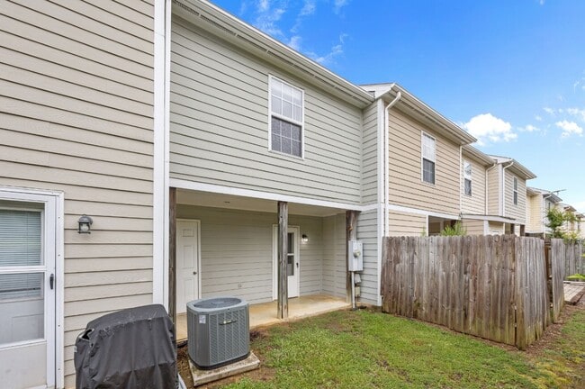 Building Photo - 20 Cheltenham Dr