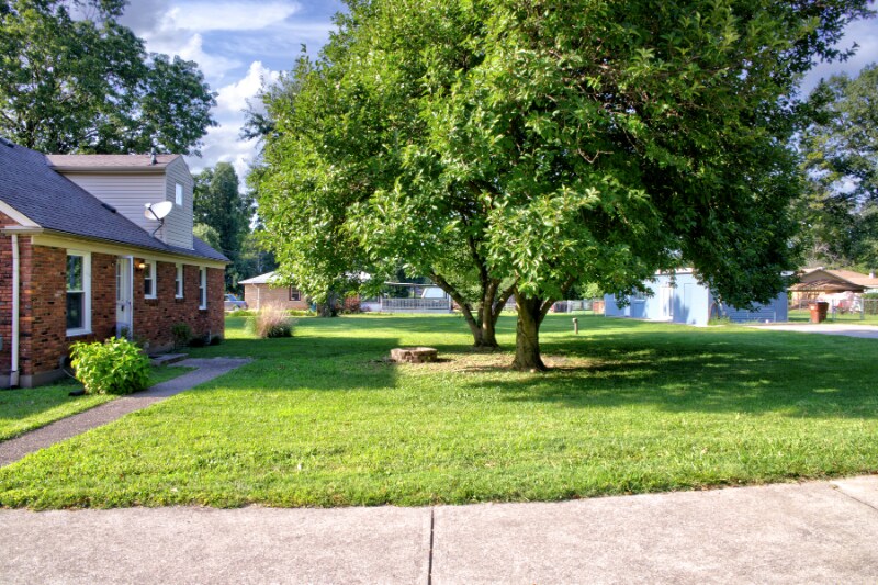 Building Photo - 8006 Watterson Trail
