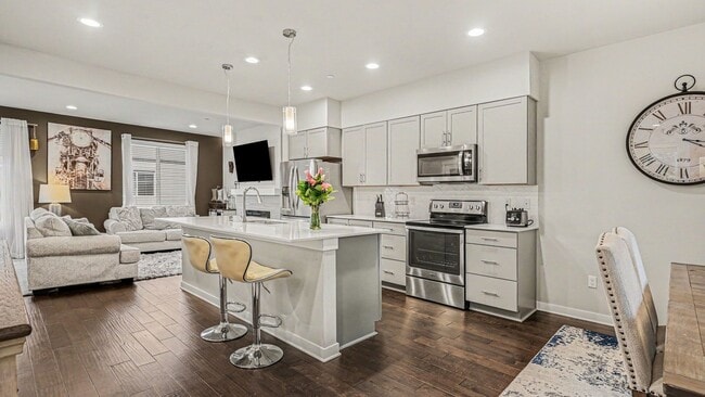 Building Photo - Modern Corner Townhome with Split AC & 2-Car Garage Near Alderwood Mall