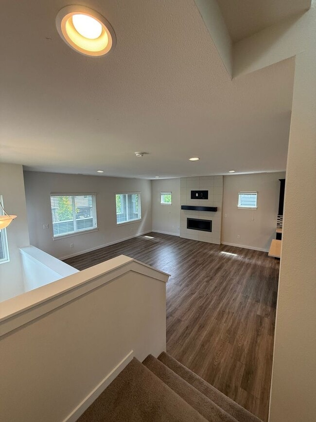 Building Photo - Spacious 3BR Home in Arcadia Terrace