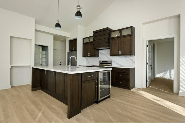 Building Photo - Stunning 2-bedroom, 2-bathroom, 2-car Single Family Home In Raymore MO