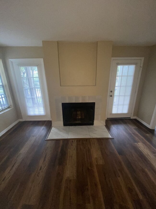 Primary Photo - 2 Bed 2 Bath Condo with fireplace!!!
