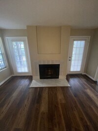 Building Photo - 2 Bed 2 Bath Condo with fireplace!!!
