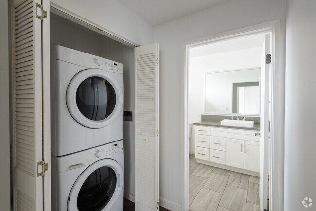 2 BR, 2 BA, 2 HBA, Washers - 5941 Barton Ave