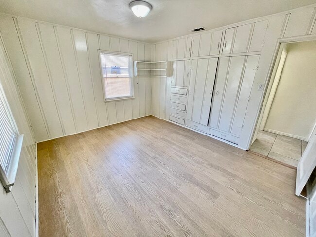 Building Photo - 5769 Eugene St