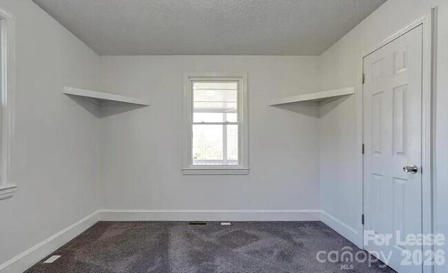 Building Photo - 803 Katherine Ave