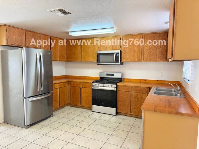 Building Photo - Spacious 2 Bed 1 Bath Home With Indoor Laundry Room