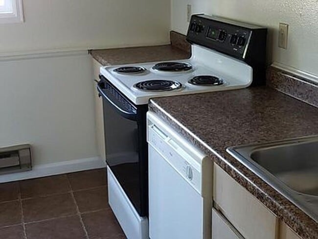 Building Photo - KingArthur4961 (KC-AM)