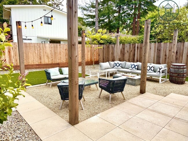 Building Photo - Newly Remodeled Four Bedroom Mission Field...
