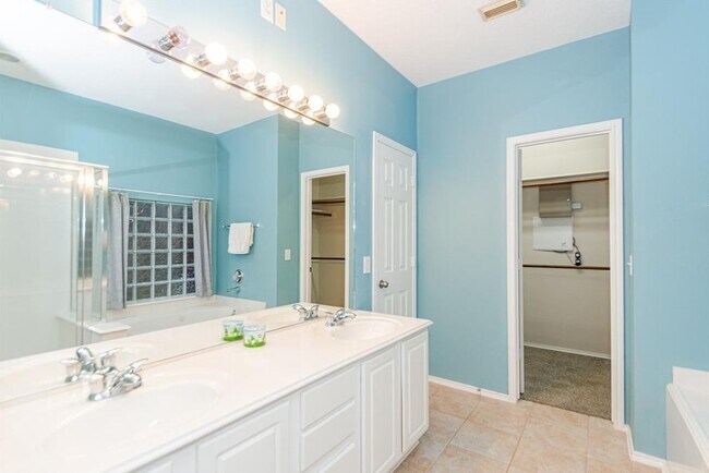 Building Photo - 6610 Treeline Dr