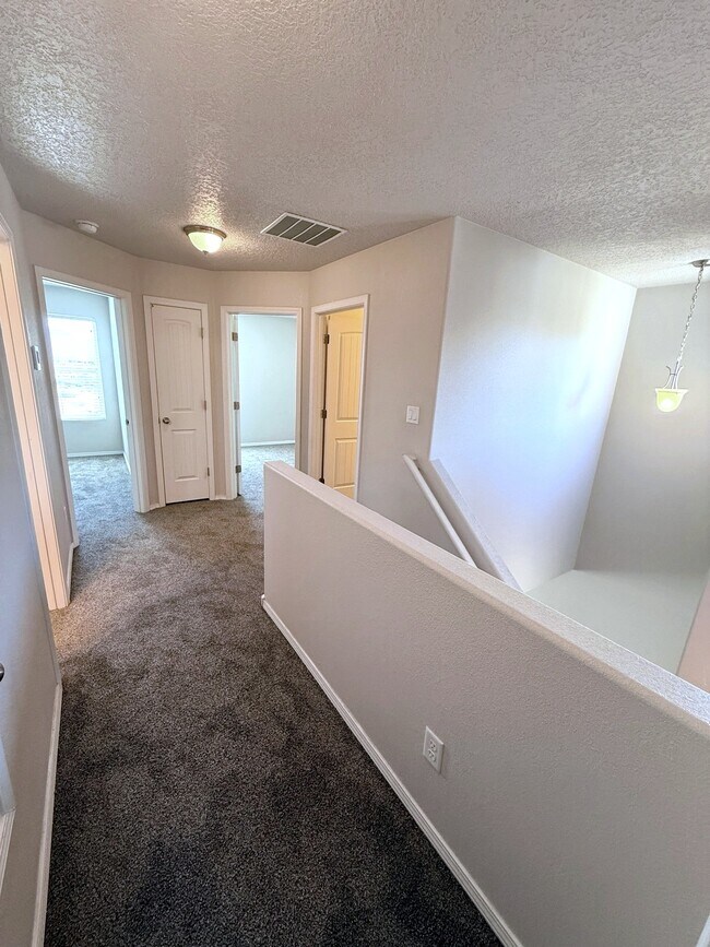 Building Photo - 8936 Mission Ridge Dr