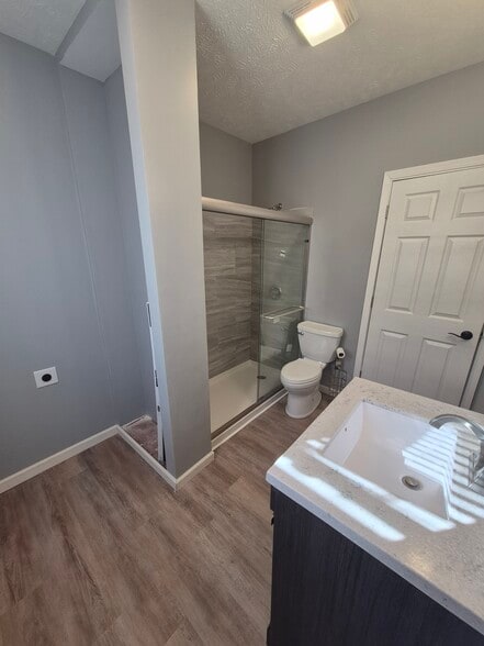 Building Photo - 302 Maple St