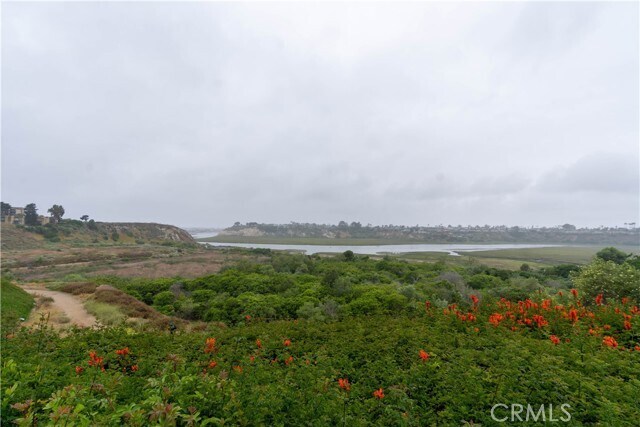 Building Photo - 633 Vista Bonita