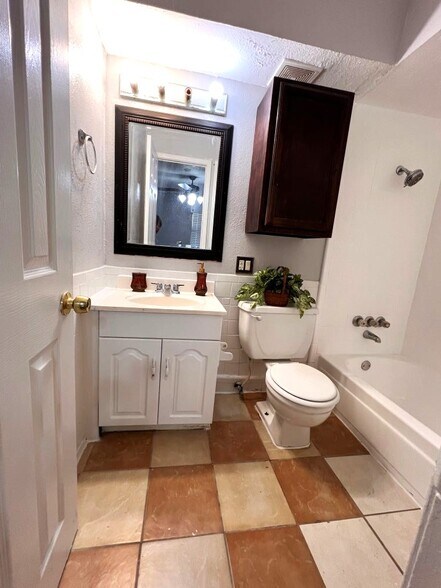 Building Photo - 324 Arborview Dr