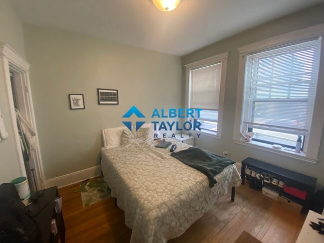 Building Photo - 466 Park Dr