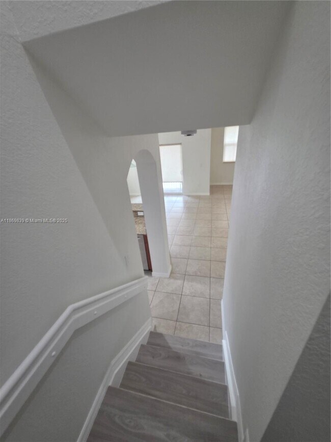 Building Photo - 10885 NW 89th Terrace