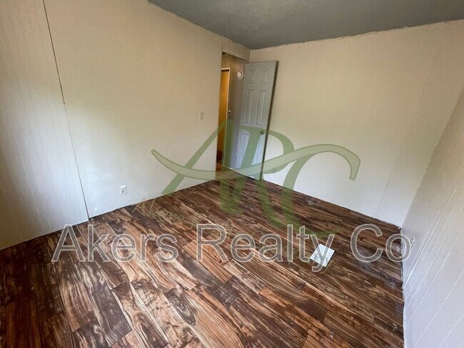 Building Photo - 965 S Blueridge Dr