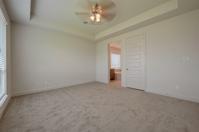 Building Photo - 30223 Gold Finch Pl