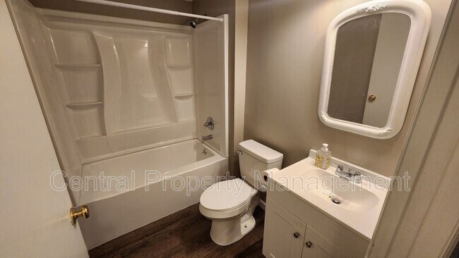 Building Photo - 300 Florence Dr