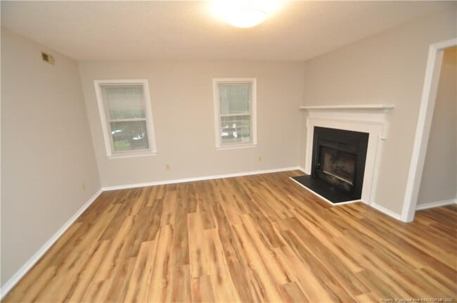 Building Photo - 3901 Lexington Dr