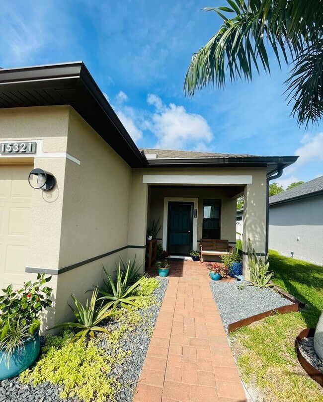 Building Photo - **SEASONAL/SHORT TERM RENTAL IN VILLA MILANO**