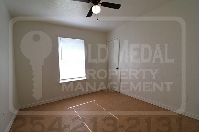 Building Photo - 2802 Alma Dr