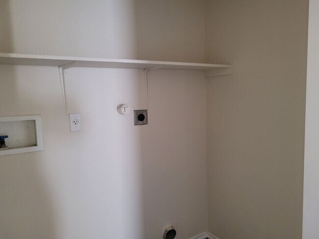 Building Photo - 3 BD 2BA Home