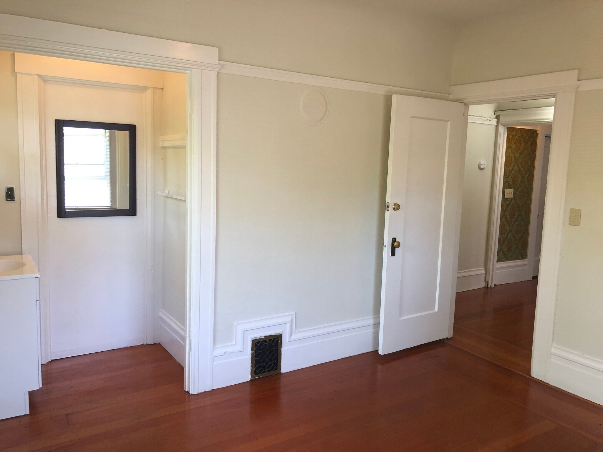 Building Photo - 3263 Kempton Ave
