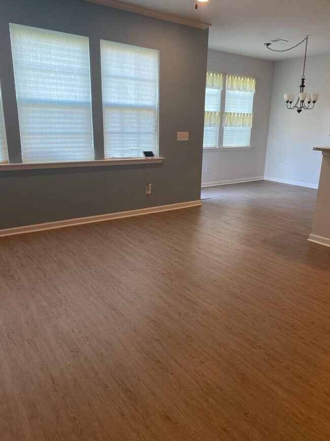 Family Room - 9824 English Elm St