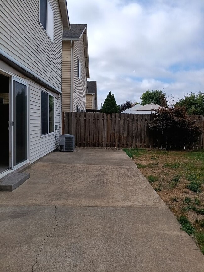 Building Photo - Make This Stunning Independence House Your...