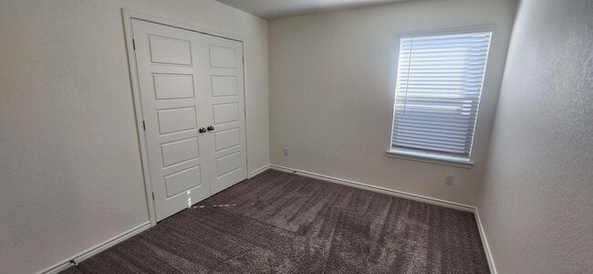 Building Photo - 5-Bedroom 3-Bathroom Home Walking distance to USAA and just mins from Medical Center and UTSA