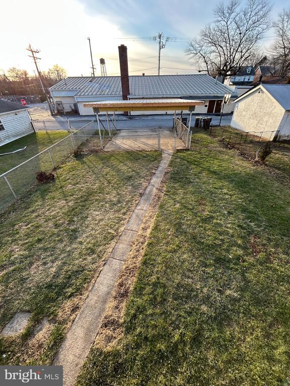 Building Photo - 424 Center St