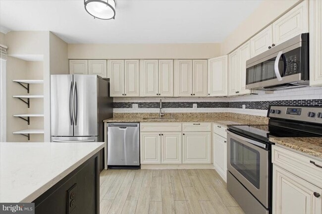 Building Photo - 14187 Royal Oak Ln