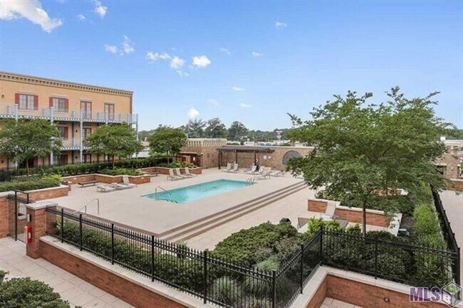 Building Photo - 7707 Bluebonnet Blvd