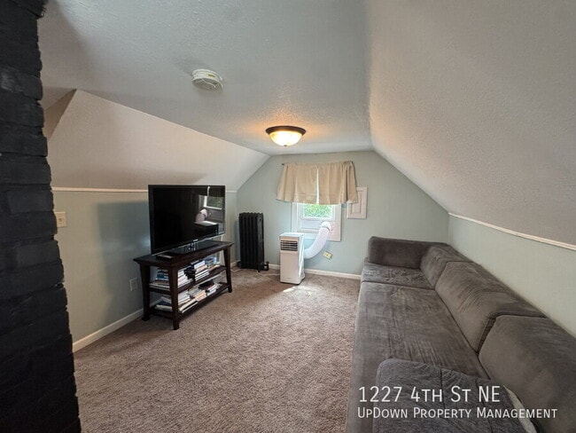 Building Photo - 1227 4th St NE