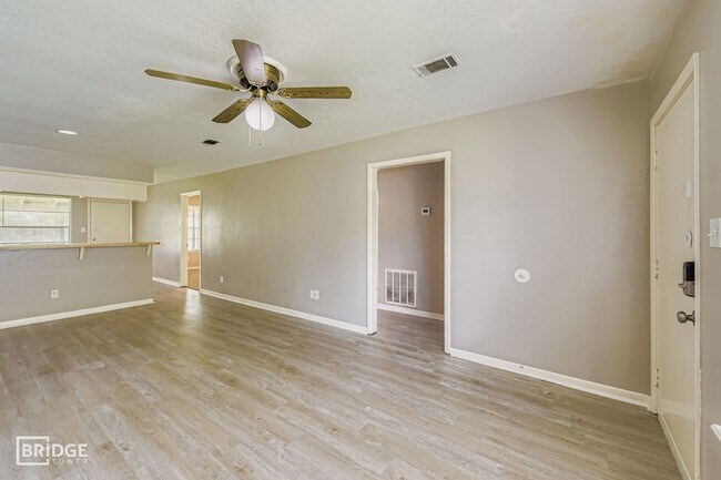 Building Photo - 1611 Hazelwood St