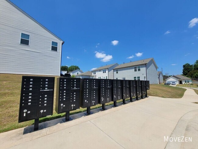 Building Photo - 808 Falls Grove Trl