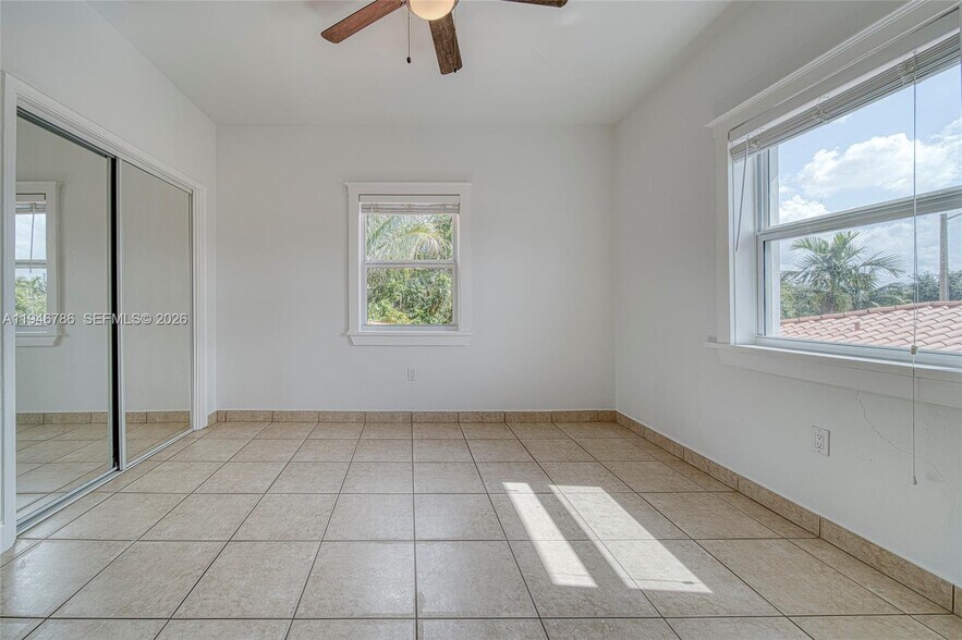 Building Photo - 2205 SW 13th St