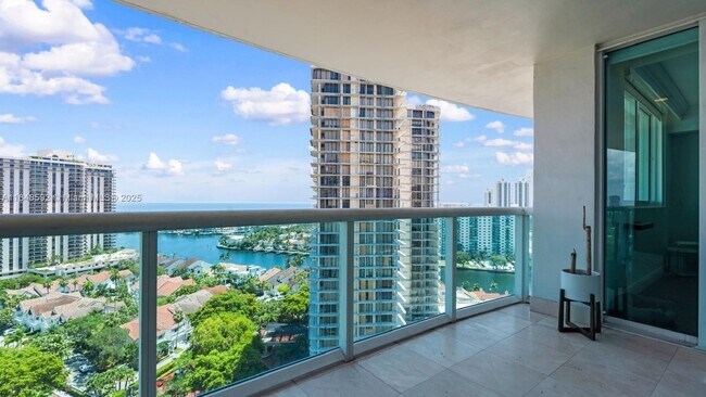 Building Photo - 19400 Turnberry Way