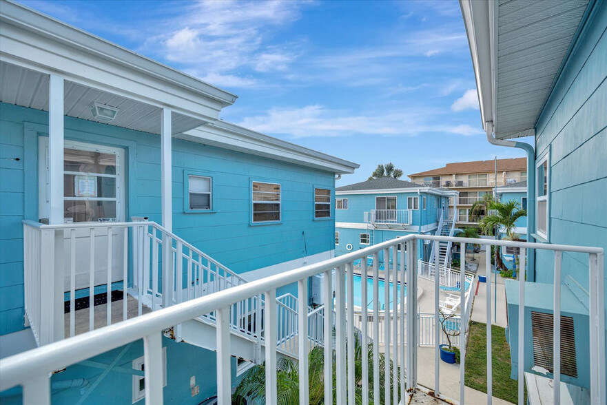 Building Photo - 483 E Shore Dr