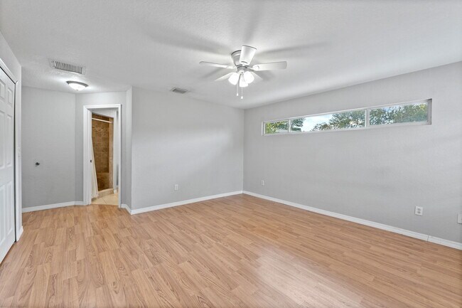 Building Photo - 6515 34th Ave N