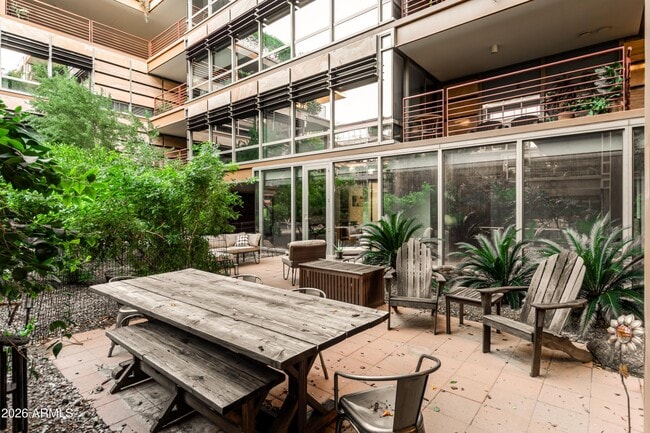 Building Photo - 7137 E Rancho Vista Dr