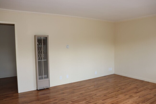 Building Photo - Unit 3