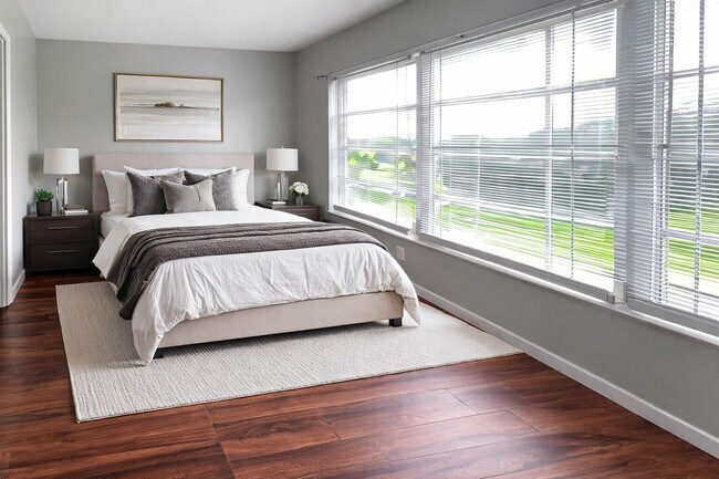 Building Photo - 3050 N Palm Aire Dr