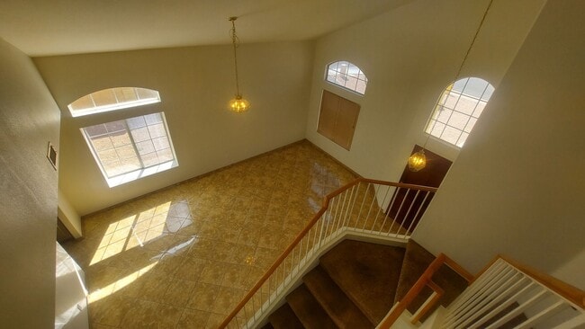 Building Photo - GORGEOUS GLENDALE HOME!
