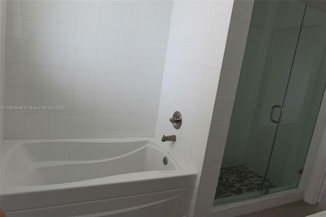 Building Photo - 555 E Dania Beach Blvd