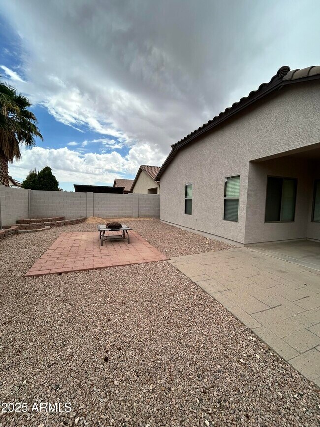 Building Photo - 45168 W Mescal Dr