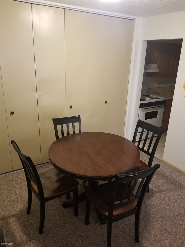Building Photo - 2 br, 1 bath Apartment - Parkside Apartments
